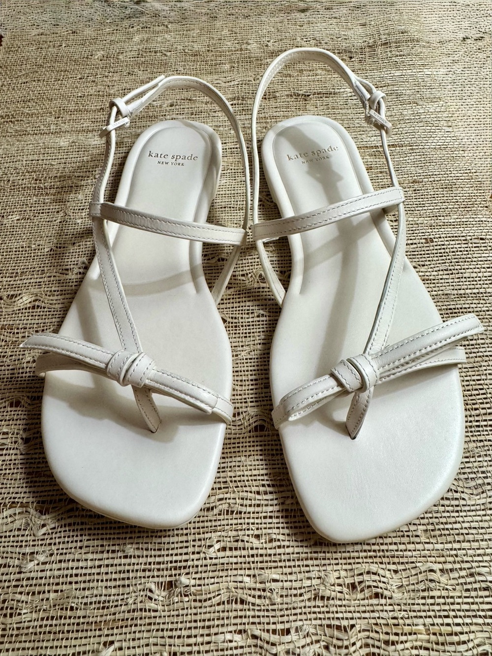 Kate Spade Loop Smooth Leather Flat Sandal in Cream